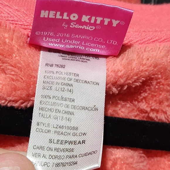 DONATED Sanrio Hello Kitty Cuter Than Cute Fuzzy Pajama Set Size Large GUC - Picture 4 of 6